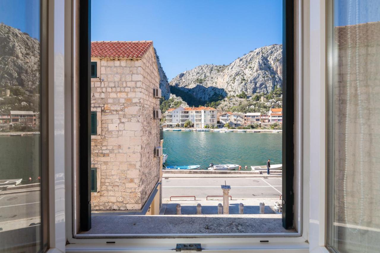 Central Alley Omis Luaran gambar