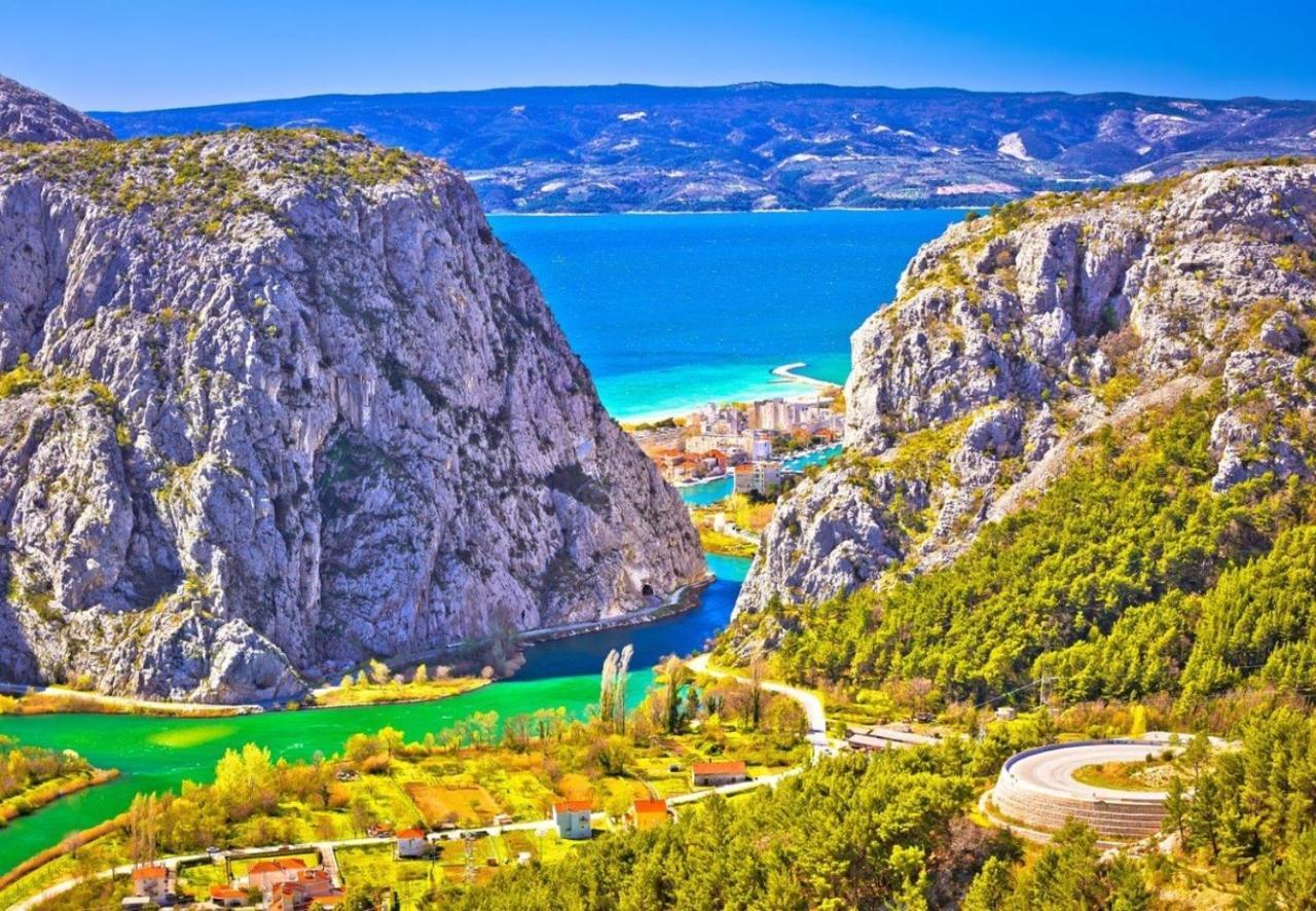 Central Alley Omis Luaran gambar