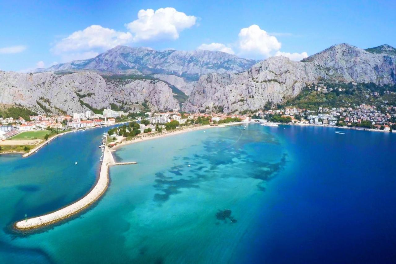 Central Alley Omis Luaran gambar