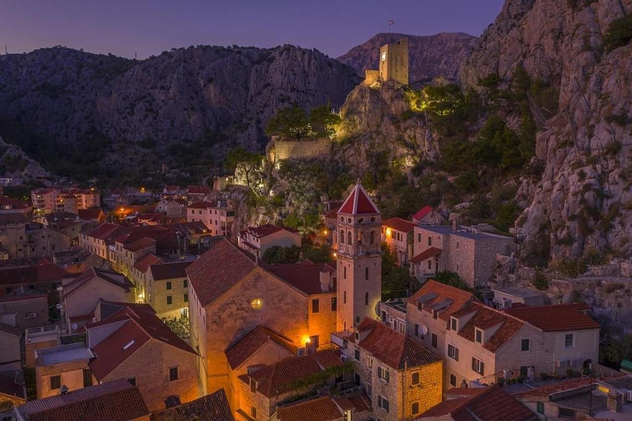 Central Alley Omis Luaran gambar